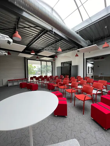 Hub11 || Coworking & Cellules Commerciales