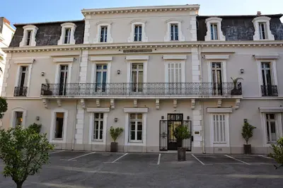 Jacqueline Sinanyan-detheve, Notaire Associée