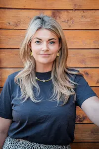 Blondie Communication - Victoria Lirzin