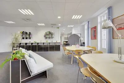 Newton Offices - Marseille Joliette : Location de Bureaux, Coworking et Salles de Réunion