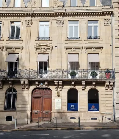 Maître Anne-sophie Caussinus, Notaire.