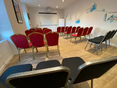 La Gare Coworking - Salon | Bureaux À Louer, Salles de Réunion, Formations.