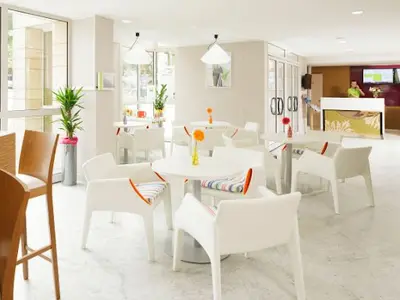 Wojo Coworking Tours - Ibis Styles Centre | Location Bureau et Salles de Réunion
